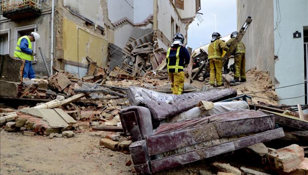 Rescatado el cuerpo del anciano sepultado tras caer un edificio en Ourense