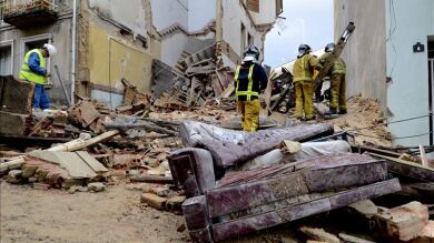 Encuentran el cuerpo de un anciano atrapado en los escombros de un edificio en Orense