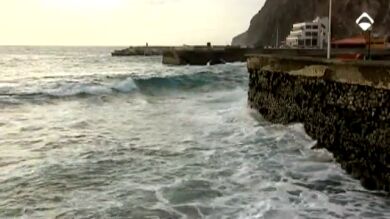 Un muerto y 5 heridos por el mal estado de la mar en Canarias