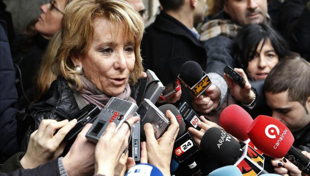 Esperanza Aguirre visita la capilla ardiente de Fraga