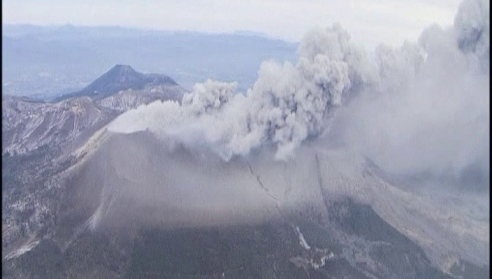 Volcán Shinmoedake en Japón