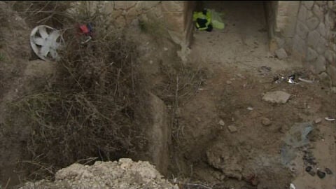 El coche cay&oacute; en una zanja