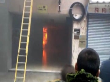 Un incendio en Orense provoca dos heridos graves.