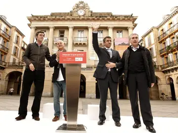 Patxi López en un acto electoral en San Sebastián Patxi López en un acto electoral en San Sebastián