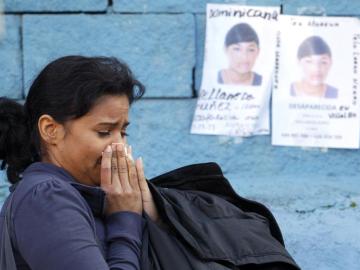Familiares de la menor muerta lloran