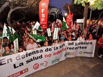  Varios cientos de personas se manifestaron por las calles de Las Palmas de Gran Canaria