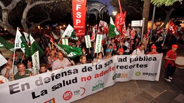  Varios cientos de personas se manifestaron por las calles de Las Palmas de Gran Canaria