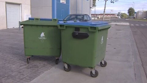 Beb&eacute; en contenedor de basura