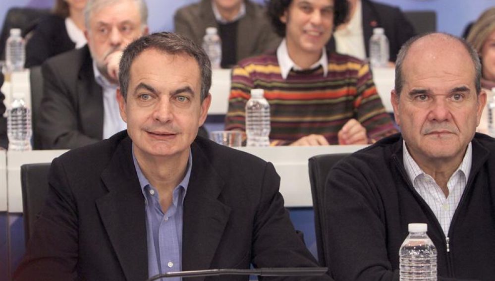 Zapatero junto a Chaves en un acto del PSOE.