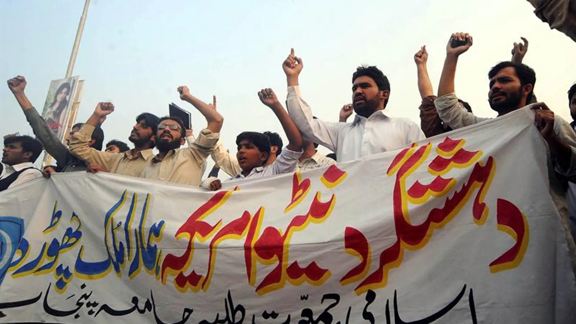 Paquistaníes contra la OTAN y EEUU Paquistaníes contra la OTAN y EEUU