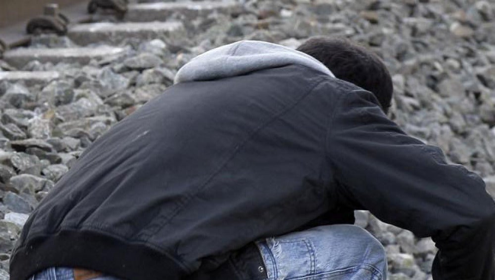  El padre del niño de dos años que ha fallecido al ser arrollado por un tren de FEVE en un paso a nivel sin barreras