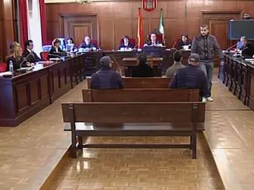 Miguel Carcaño tras pronunciar sus palabras de disculpa Miguel Carcaño tras pronunciar sus palabras de disculpa