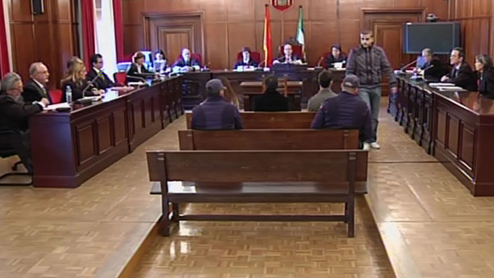 Miguel Carcaño tras pronunciar sus palabras de disculpa Miguel Carcaño tras pronunciar sus palabras de disculpa