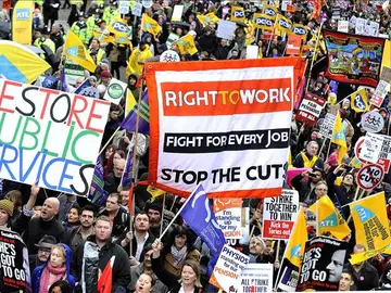 Cierran los colegios y aplazan miles de operaciones quirúrgicas en Reino Unido Cierran los colegios y aplazan miles de operaciones quirúrgicas en Reino Unido