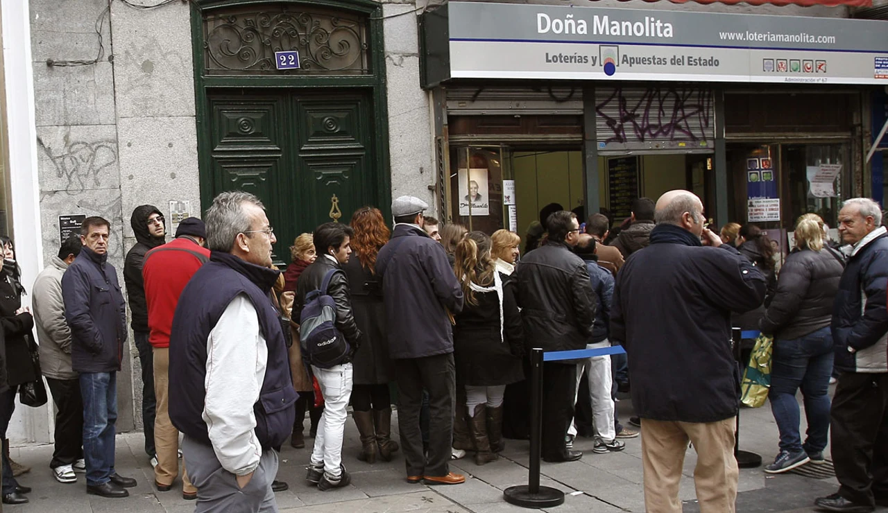 Colas en la administración de Loterías de Doña Manolita