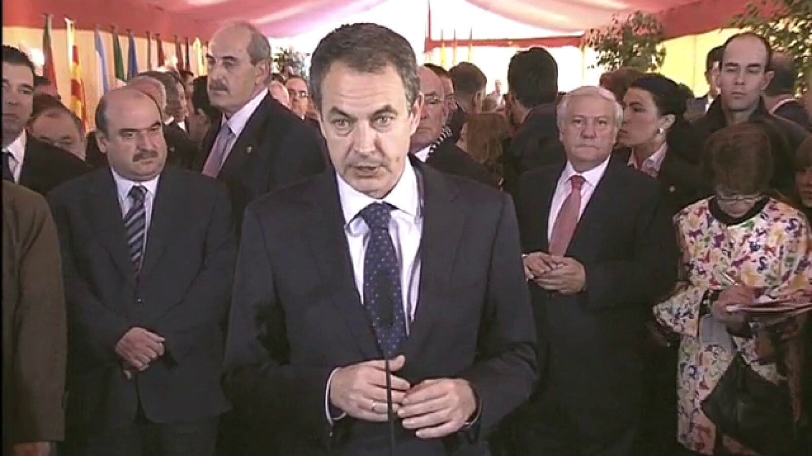 Zapatero pide preservar la Constitución como 