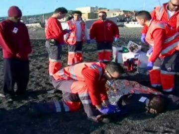 La llegada de otros 46 inmigrantes a nado vuelve a colapsar el CETI de Ceuta La llegada de otros 46 inmigrantes a nado vuelve a colapsar el CETI de Ceuta