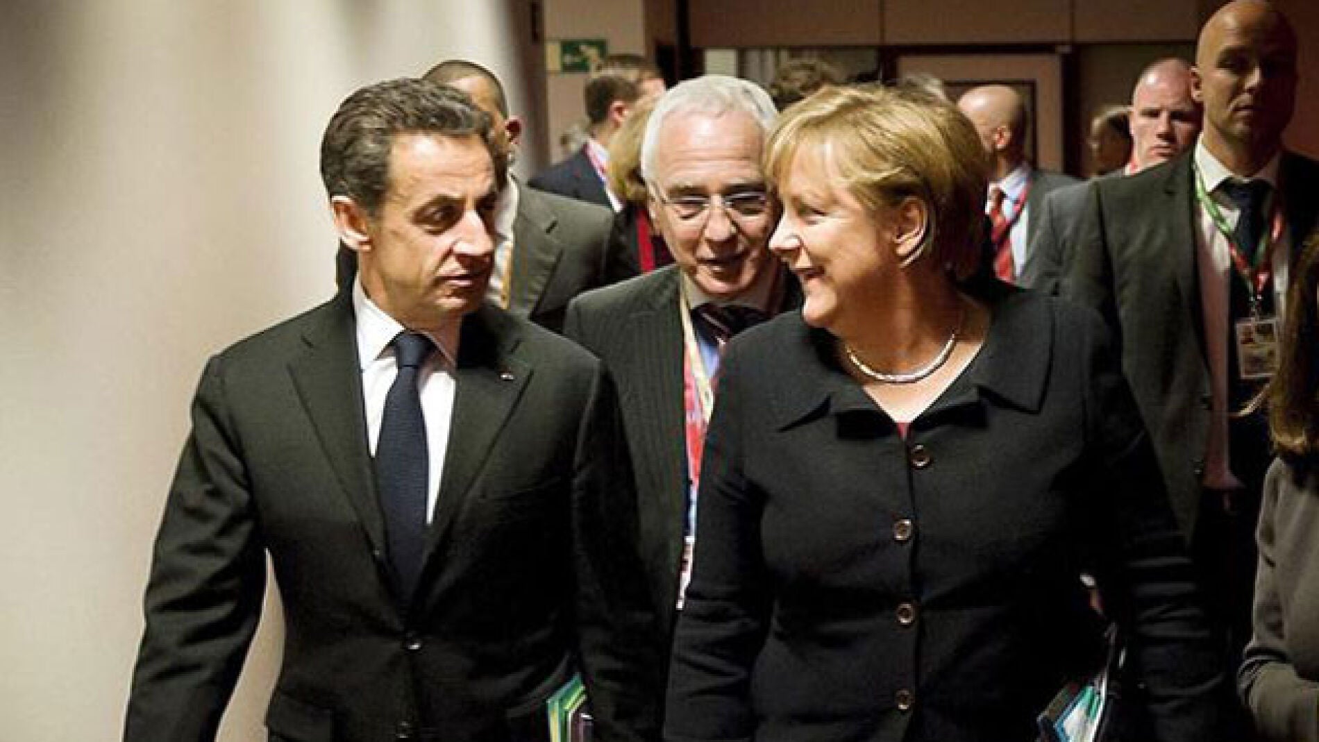 Merkel y Sarkozy durante la cumbre de la UE