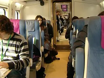 Galicia inaugura los primeros 150 kilómetros de su AVE Galicia inaugura los primeros 150 kilómetros de su AVE