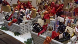 Las cestas de Navidad se ajustan el cintur&oacute;n