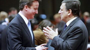 Cameron charla con Durao Barroso