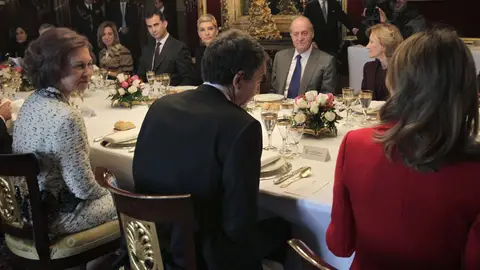 Comida del antiguo Gobierno con los reyes Comida del antiguo Gobierno con los reyes