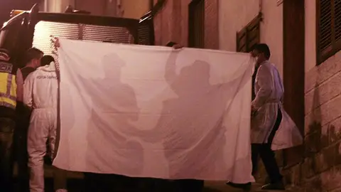 Traslado de uno de los cuerpos de los dos menores encontrados muertos en Tenerife. Traslado de uno de los cuerpos de los dos menores encontrados muertos en Tenerife.