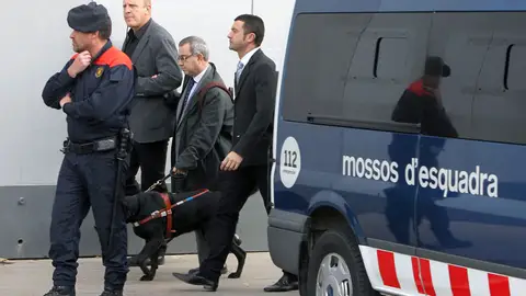 Los indignados increparon al diputado de CiU Josep Maria Llop Los indignados increparon al diputado de CiU Josep Maria Llop