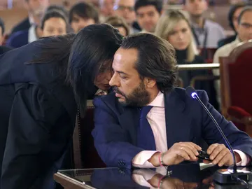 'El Bigotes' charla con su abogada 'El Bigotes' charla con su abogada