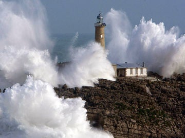 El faro de la isla de Mouro, en Santander