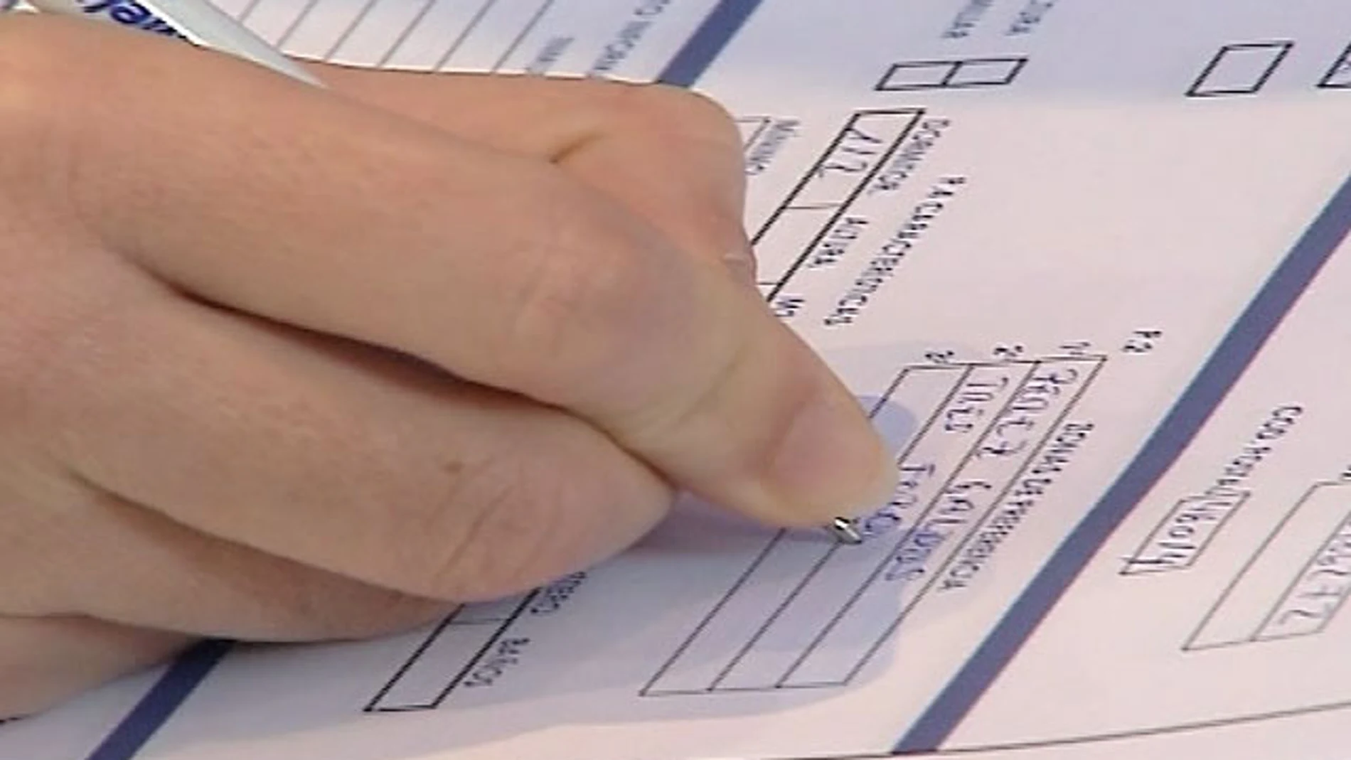 Rellenando un formulario de Hacienda Rellenando un formulario de Hacienda