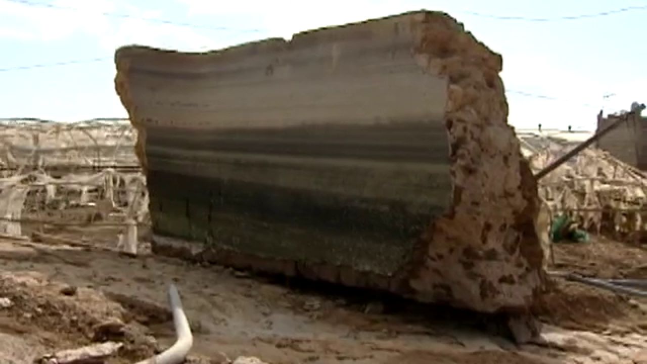 Una riada inesperada por una presa que se rompió