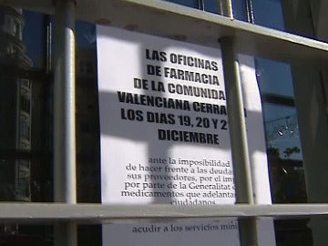 Cartel de cierre en una farmacia