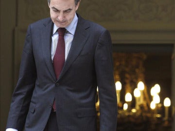 Zapatero saliendo de La Moncloa