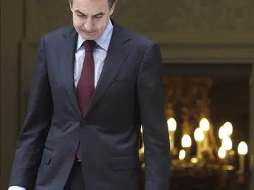 Zapatero saliendo de La Moncloa Zapatero saliendo de La Moncloa