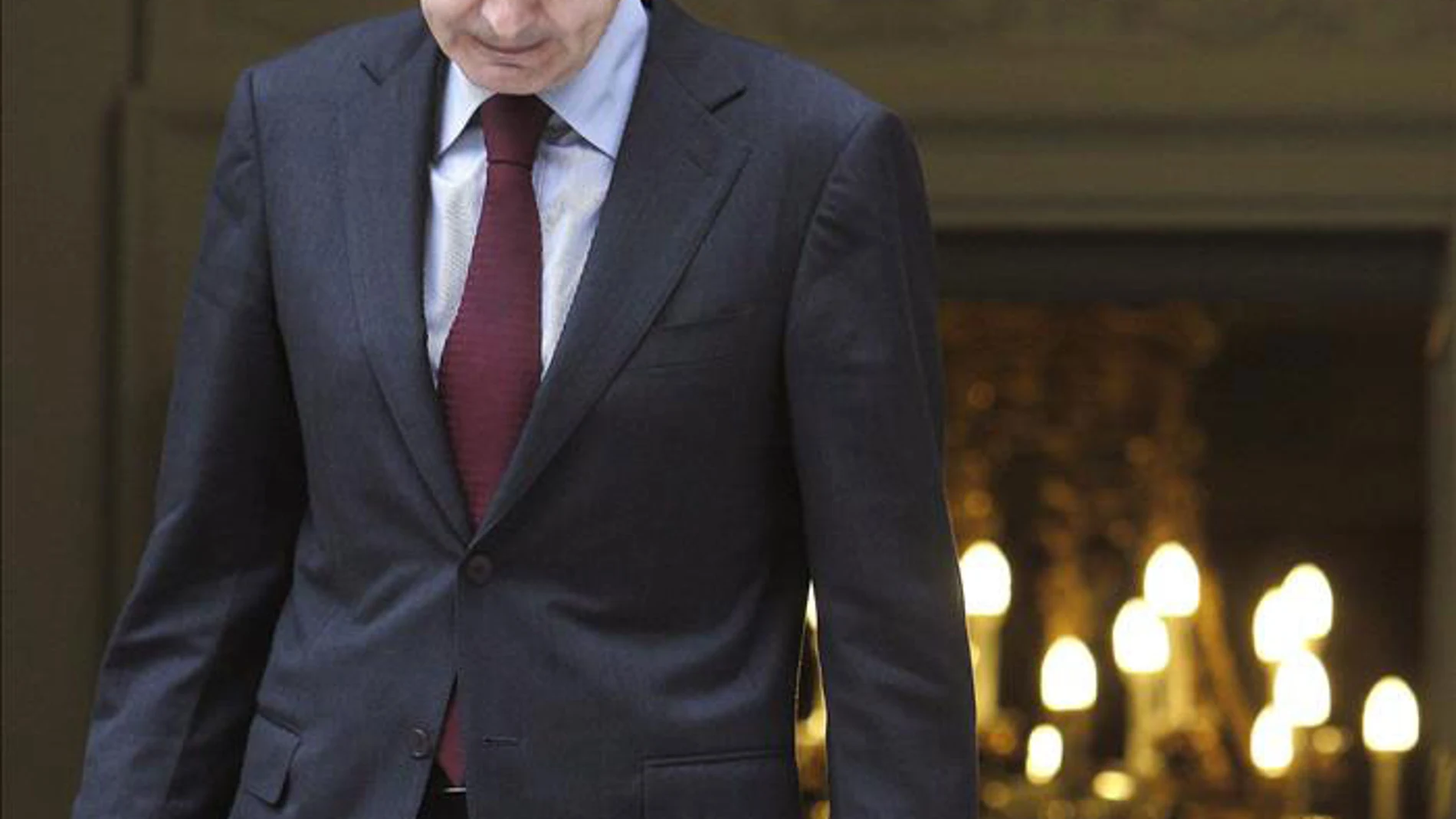 Zapatero saliendo de La Moncloa Zapatero saliendo de La Moncloa