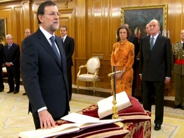 Mariano Rajoy ha jurado su cargo ante el rey en Zarzuela Mariano Rajoy ha jurado su cargo ante el rey en Zarzuela