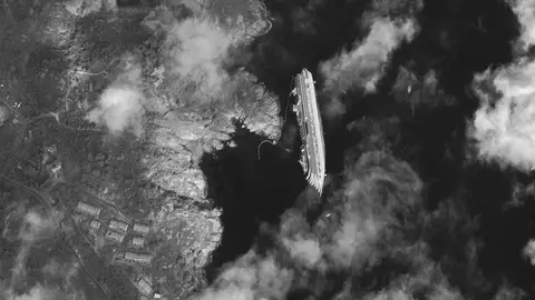 Imagen de satélite del Costa Concordia Imagen de satélite del Costa Concordia
