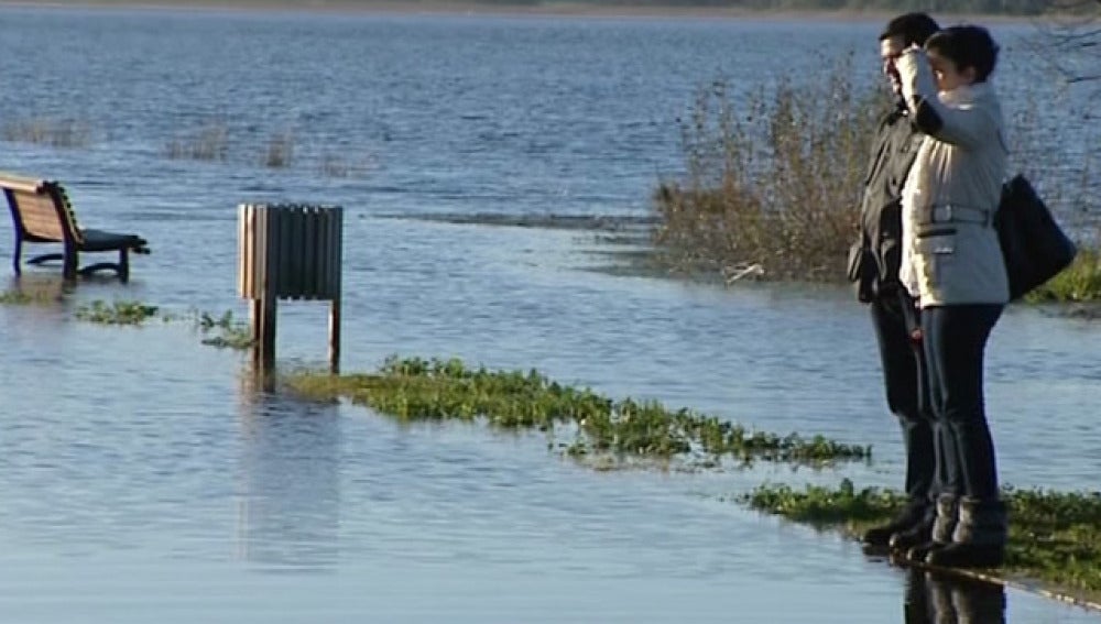 Inundaciones en Galicia por el desbordamiento de una laguna