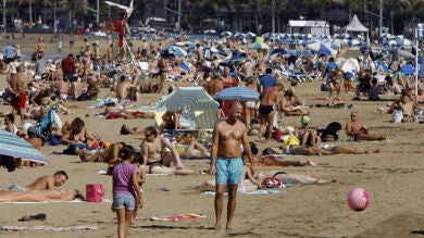 El buen tiempo dispara las reservas hoteleras y Canarias y la Comunidad Valenciana rozan el lleno