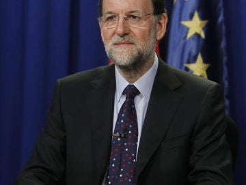 Rajoy se dirige a las tropas