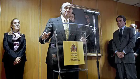 De Guindos confirma la recesión en 2012 De Guindos confirma la recesión en 2012