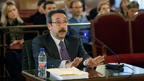 El sastre José Tomás comparece por segundo día El sastre José Tomás comparece por segundo día