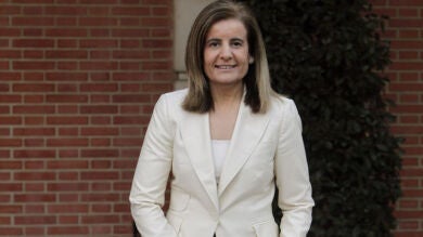 Báñez se reúne con los sindicatos para abordar la reforma laboral