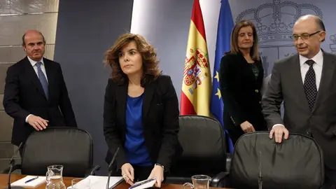 Soraya Sáenz de Santamaría junto a Fátima Báñez, Cristobal Montoro y De Guindos Soraya Sáenz de Santamaría junto a Fátima Báñez, Cristobal Montoro y De Guindos