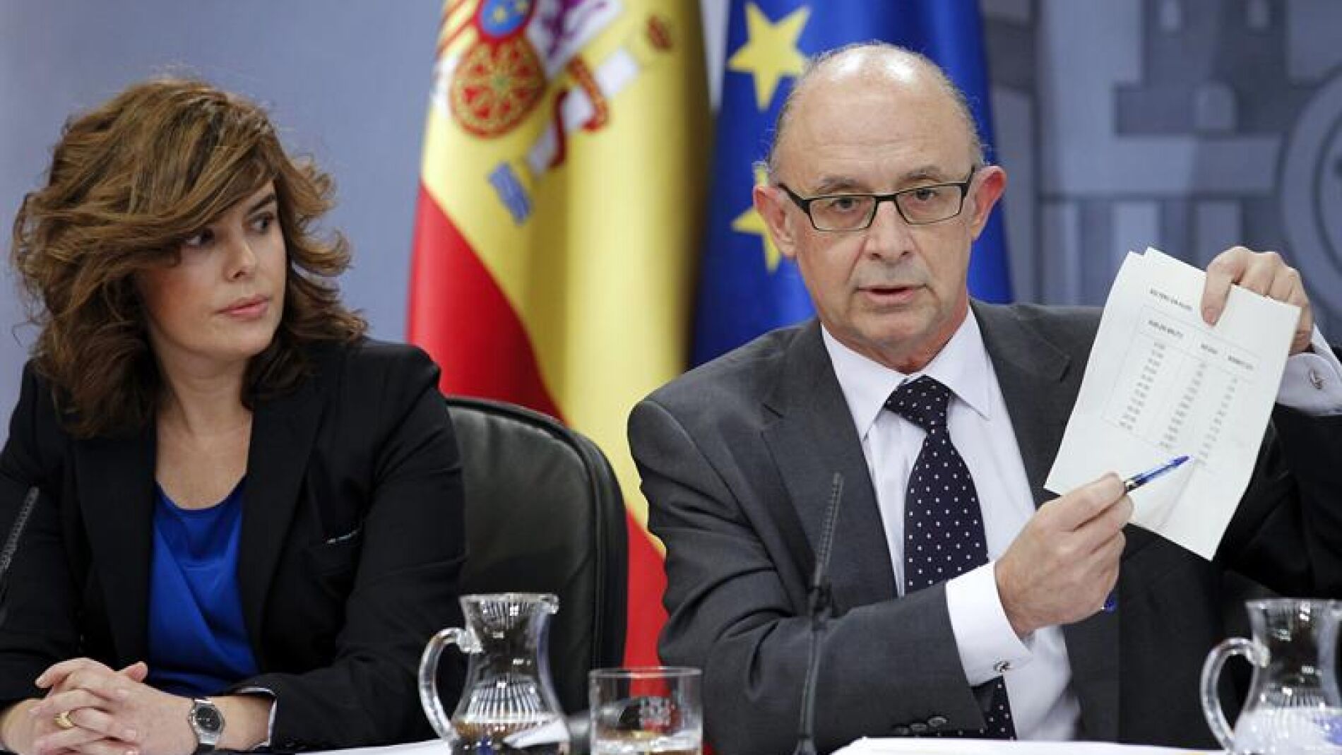 Soraya Sa&eacute;nz de Santamar&iacute;a y Cristobal Montoro presentan los nuevos ajustes