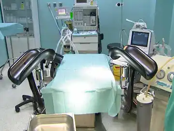 Camilla preparada para la intervención Camilla preparada para la intervención