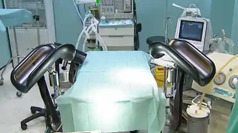 Camilla preparada para la intervención Camilla preparada para la intervención