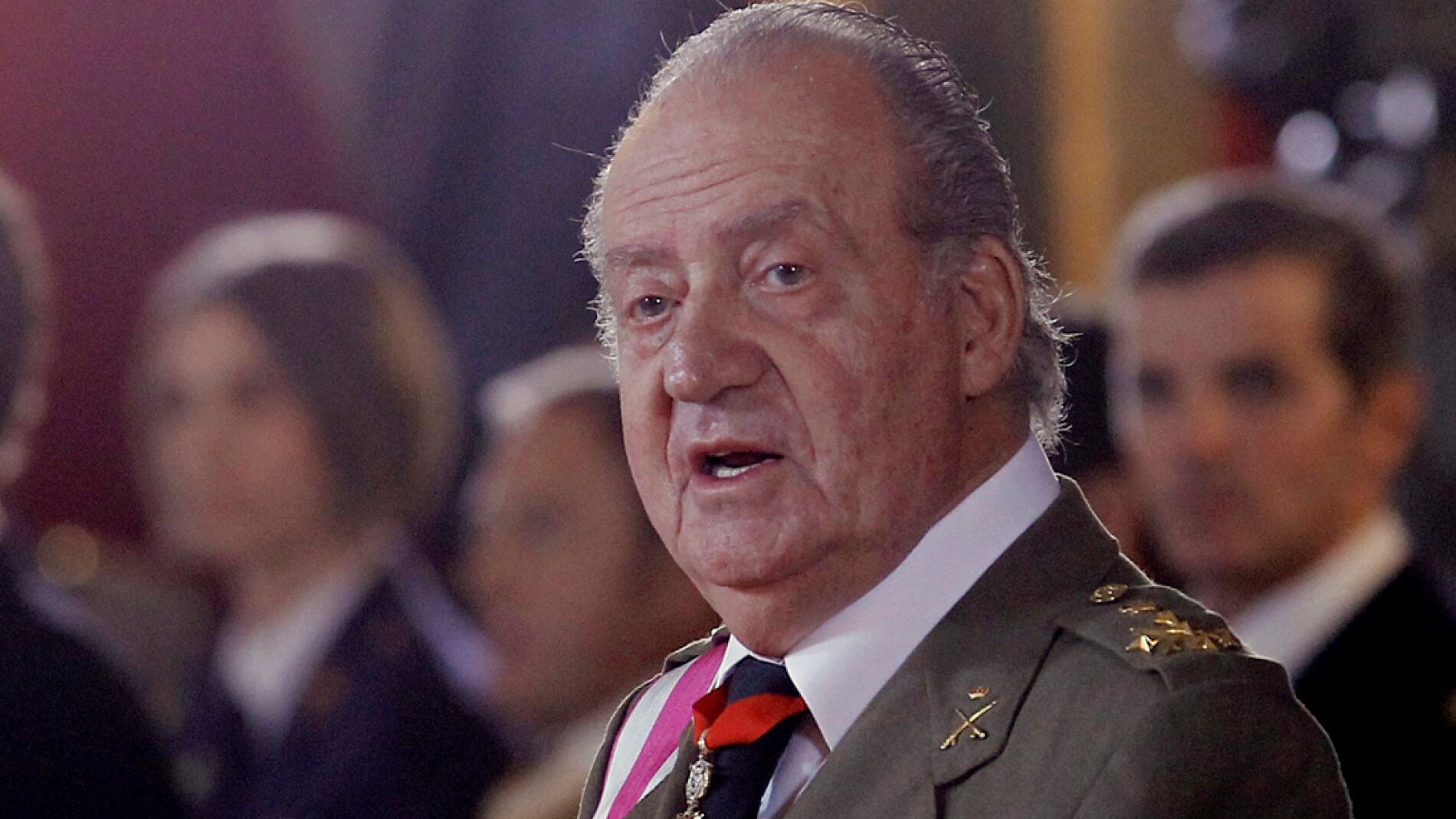 Don Juan Carlos en un acto militar