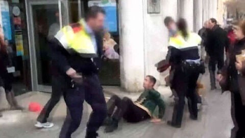 Mossos tratan de pone orden entre los vecinos de Ca n'Oriac